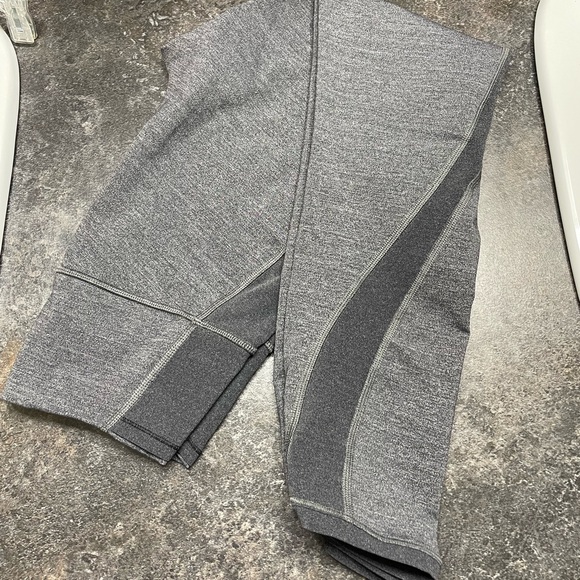 LULULEMON Featherlight 7/8 Tight size 6 - Picture 1 of 16